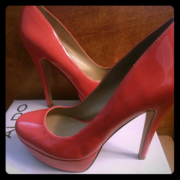 FREE Clutch (NWT) with Aldo Cape Coral Heels - Picture 2 of 8